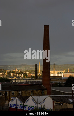 L'usine et d'usine de cheminées Shipley et Saltaire est un rappel du passé industriel de Bradford, West Yorkshire Banque D'Images