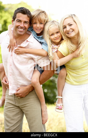 Family having fun in countryside Banque D'Images