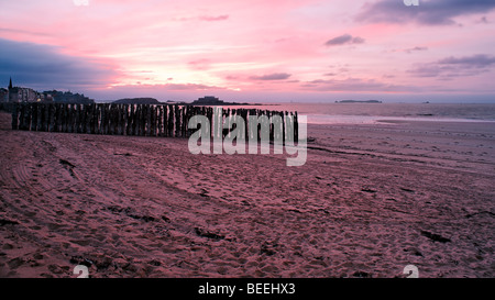 Grand Plage le matin à Saint Malo, France. Banque D'Images