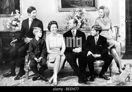 La reine Elizabeth II et le Prince Philip avec enfants Banque D'Images