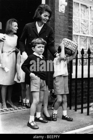 Jackie Kennedy à Londres avec des enfants Banque D'Images