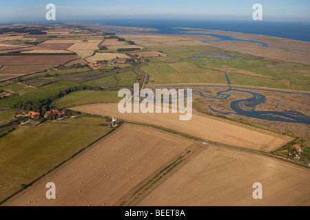 Vue aérienne de Burnham Norton & Scolt Head Island à la fin de l'été Norfolk Banque D'Images