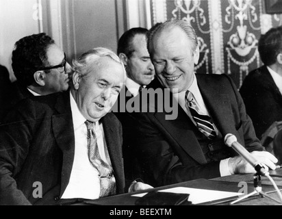 Le président Ford à parler avec le Premier Ministre Harold Wilson Banque D'Images