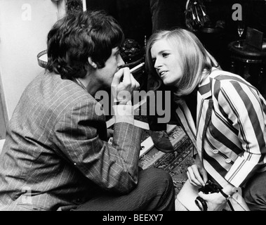 Le Beatles Paul McCartney avec Linda Eastman Banque D'Images