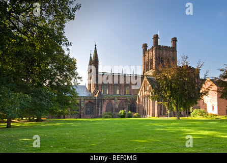 À la fin de l'été, la cathédrale de Chester, Chester, Cheshire, Angleterre, RU Banque D'Images