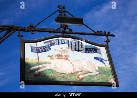 Le White Hart enseigne de pub Nayland Suffolk Angleterre Banque D'Images