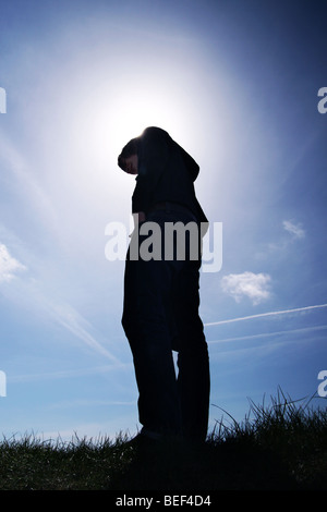 Teenage boy dans le soleil Banque D'Images