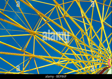 Evergreen State Fair close up of yellow grande roue rayons Monroe Washington State USA Banque D'Images