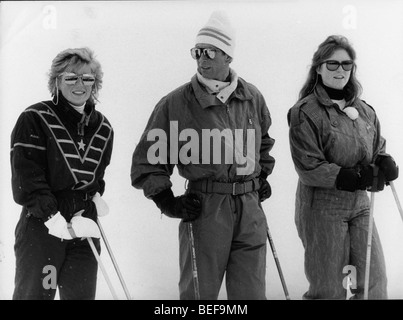 La princesse Diana, le Prince Charles, la Duchesse de York aller skier Banque D'Images