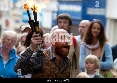 Mangeur de feu lors du Festival de théâtre de rue de Shrewsbury Shropshire Banque D'Images