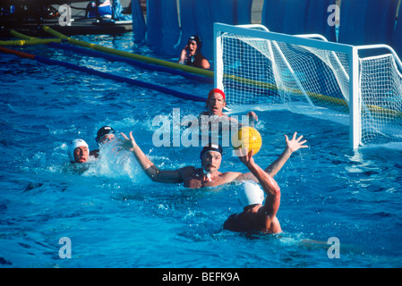 Les équipes de water-polo olympique à l'université de Pepperdine extérieure Banque D'Images