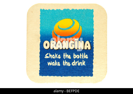 Orangina secouer la bouteille service la boisson Banque D'Images