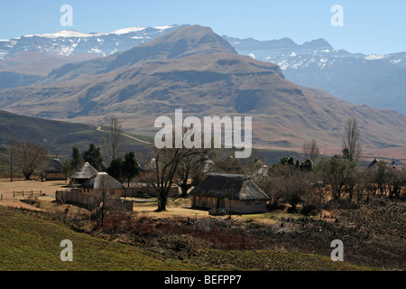 Chalets à distance dans les montagnes du Drakensberg, Afrique du Sud Banque D'Images