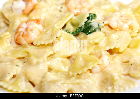 King Prawn Farfalle avec Sauce Champagne Banque D'Images