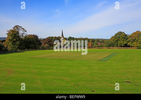 Le terrain de cricket à l'église Holy Trinity, Wentworth, Rotherham, South Yorkshire, Angleterre, Royaume-Uni. Banque D'Images