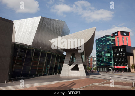 Le Lowry Centre complexe artistique dans un immeuble moderne sur les Quais de Salford, Greater Manchester, Angleterre, Royaume-Uni, Angleterre Banque D'Images