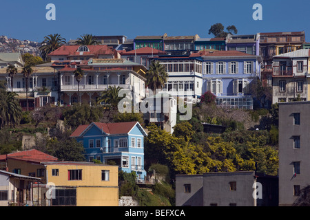 Maisons sur le Cerro Conception, Valparaiso, Chili. Banque D'Images