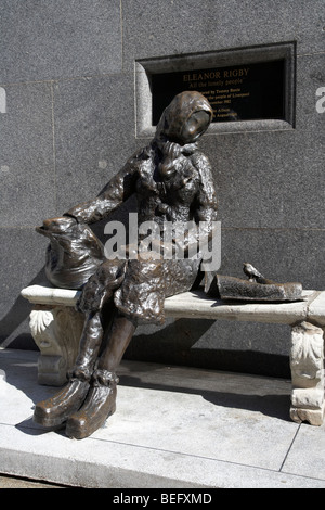 L'Eleanor Rigby statue par Tommy Steele à Liverpool Merseyside England uk Banque D'Images