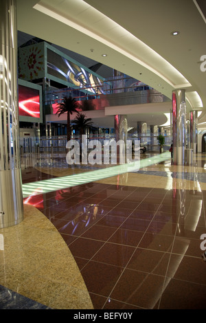 Hall hall des arrivées du terminal 3 de l'aéroport de Dubaï Banque D'Images