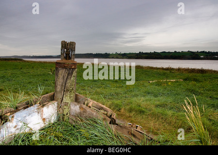 Barges fait naufrage près du village de Purton Gloucestershire, sur les rives du fleuve Severn Banque D'Images