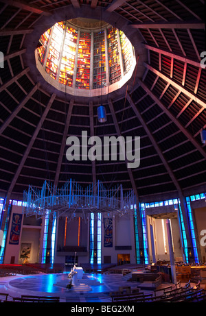 Intérieur de Liverpools metropolitan cathédrale catholique du Christ roi Merseyside England uk Banque D'Images