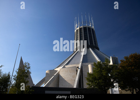 Vue de côté de Liverpools metropolitan cathédrale catholique du Christ roi Merseyside England uk Banque D'Images