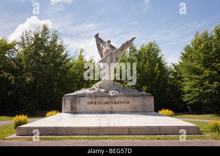 Chattancourt Verdun France Europe. Première Guerre mondiale memorial sculpture sur le mort Homme hill inscrit 'Ils ne doivent pas passer' Banque D'Images