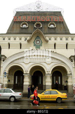 La station de chemin de fer transsibérien, Vladivostok, Russie Banque D'Images