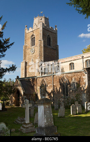 L'Angleterre, Cambridgeshire, Hemingford Grey, St James Church spire tronqué avec vue Banque D'Images