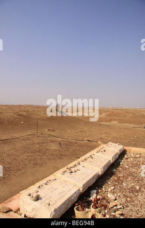 Vallée du Jourdain, le lieu de sépulture et mémorial aux aux membres des kibboutz Beit HaArava Banque D'Images