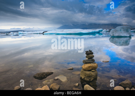 Lever du soleil sur le lac Glacier Jökulsárlón, Islande Banque D'Images