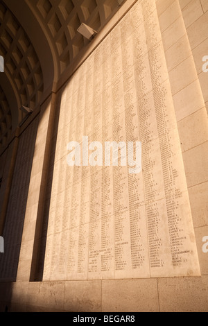 Liste des noms des soldats britanniques tombés dans le Memorial Menin Gate, contenant les noms de 54 896 britanniques qui sont morts dans la Première Guerre mondiale 1 sans tombe connue Banque D'Images