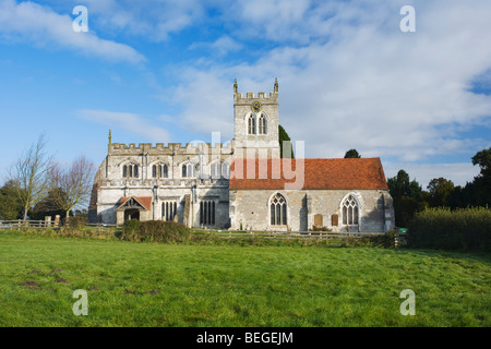 St Pierre de l'Église saxonne à Wootton Wawen. Le Warwickshire. L'Angleterre. UK. Banque D'Images