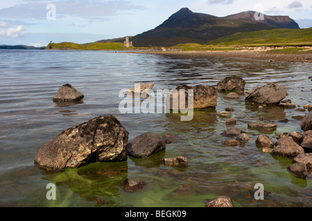 Algues,Ardvreck Castle sur le Loch Assynt à Sutherland, Highlands d'Ecosse Banque D'Images