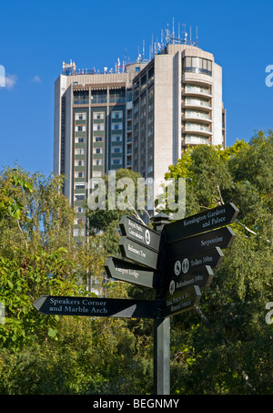 Panneaux indicateurs dans Hyde Park Banque D'Images