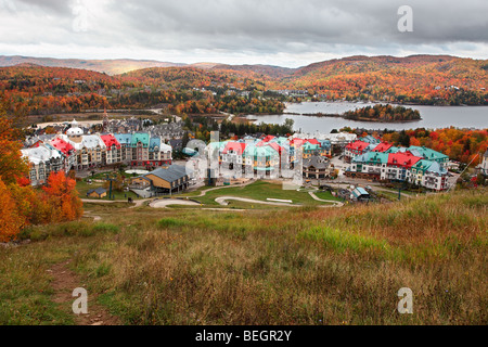 Belles couleurs d'automne au Mont-Tremblant, Québec, Canada Banque D'Images