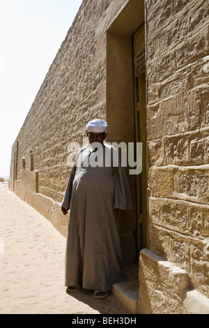 Mastaba égyptien devant près de Saqqara Pyramide du pharaon Djoser, Saqqara, Egypte Banque D'Images