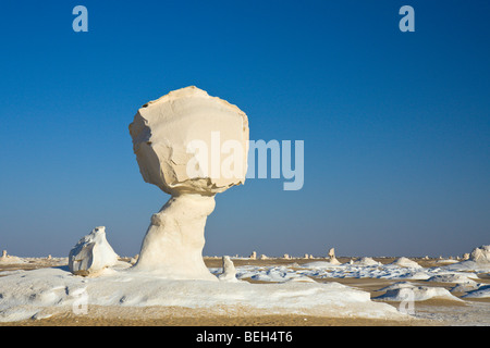 Formations de calcaire dans le parc national du Désert Blanc, Désert de Libye, Egypte Banque D'Images