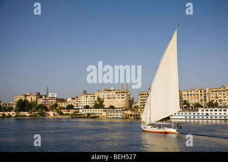 Voyage avec felouque sur le Nil, Assouan, Egypte Banque D'Images