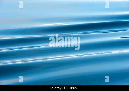 Les ondulations horizontales sur la surface de l'eau Banque D'Images