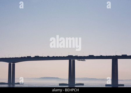 Pont sur la mer, Rio-Nitreoi, pont de la baie de Guanabara, Rio de Janeiro, Brésil Banque D'Images