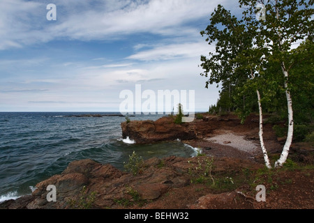 Lac supérieur à presque Isle State Park Michigan mi aux États-Unis paysage aquatique des grands Lacs littoral rocheux vue de dessus vers le bas horizontal haute résolution Banque D'Images