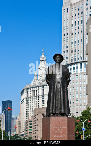 États-unis, New York, Manhattan, Chinatown, le monument à Ze Lin Xu en Kim Lau square Banque D'Images