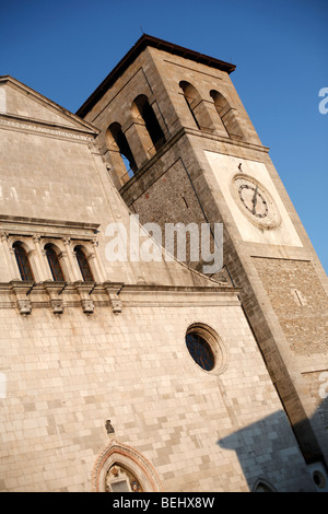 Le soleil se couche sur le Duomo à Cividale del Friuli en Italie du nord Banque D'Images