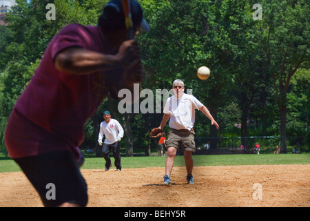 Baseball dans Central Park à New York City Banque D'Images