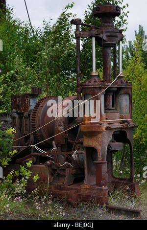 Abandon de vieux équipements miniers de cuivre à Quincy mine Michigan aux États-Unis machines rouillées américaines personne vertical haute résolution Banque D'Images