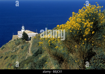 Phare, Punta Omo Morto, Ustica, Ustica, Sicile, Italie Banque D'Images