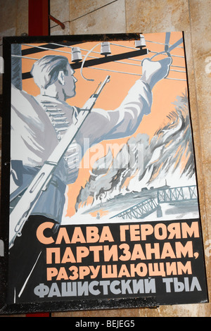 Un projet de loi - affiche collée (affiché) sur les murs par des partisans de l'Ukraine soviétique - lors de l'invasion nazie II WW Odessa, Ukraine Banque D'Images