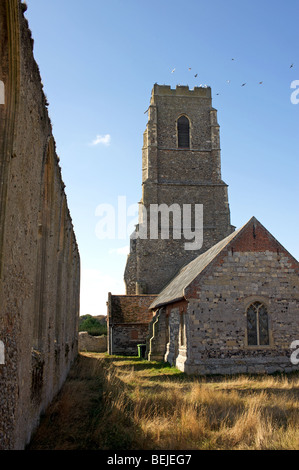 Eglise Saint André construit dans les ruines d'une ancienne église détruite par un incendie, Covehithe, Suffolk, UK. Banque D'Images