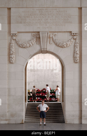 WW1 Porte de Menin mémorial aux disparus en commémoration des soldats britanniques et du Commonwealth de la Première Guerre mondiale, Ypres, Belgique Banque D'Images